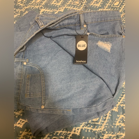 Distressed Ripped Mom Jeans - Picture 3 of 3